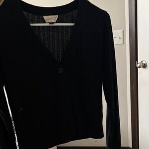 Black cardigan cropped